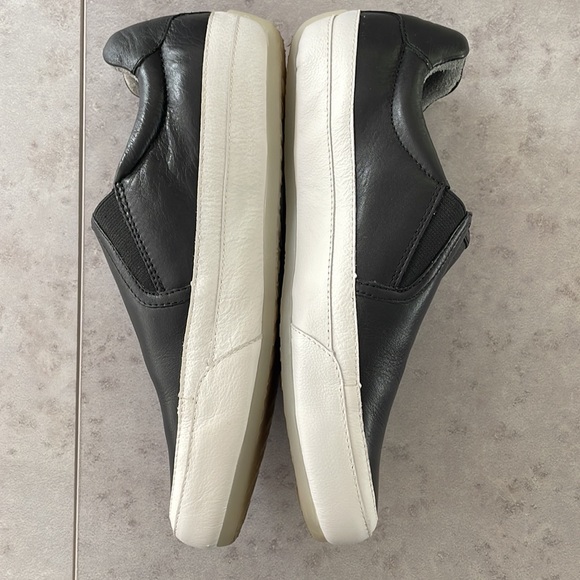 Vionic Black April Slip On Sneakers excellent condition leather arch support 7.5 - Picture 4 of 15